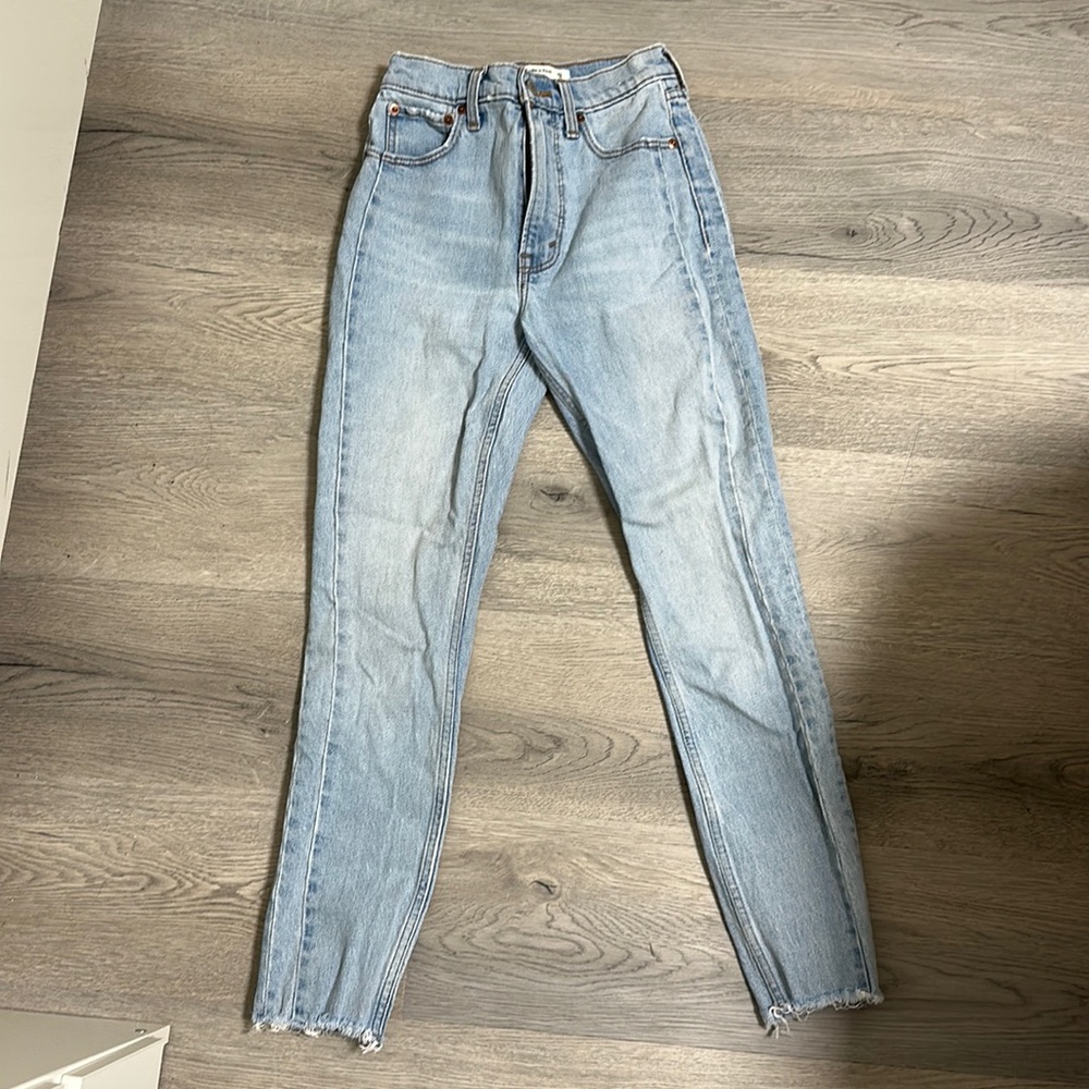 Abercrombie & Fitch The Skinny High Rise Jeans